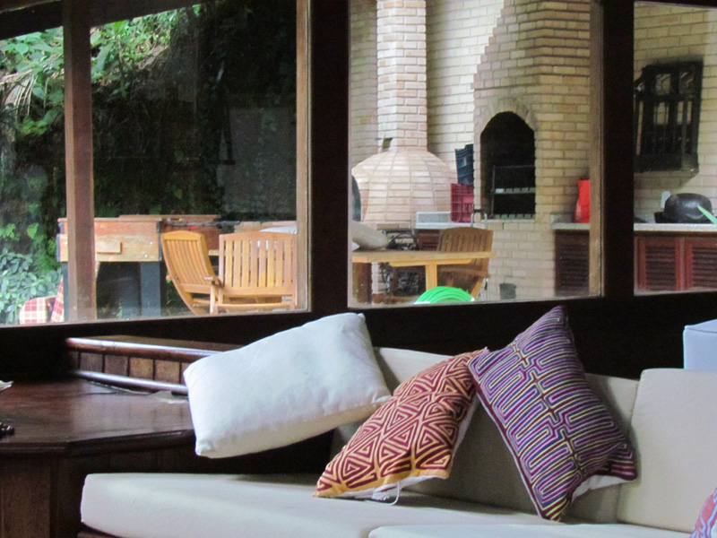 ALMOFADAS E AREA GOURMET